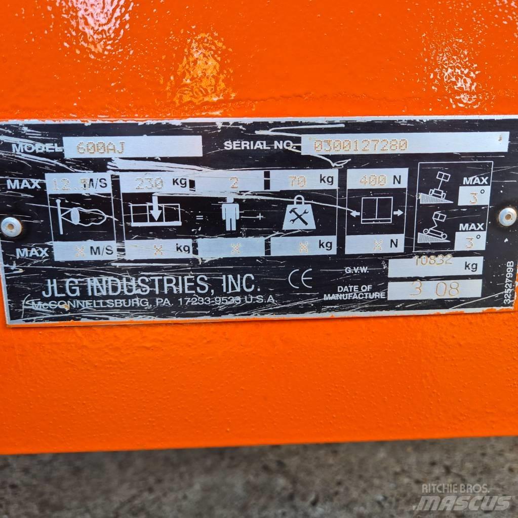 JLG 600 AJ Bomliftar