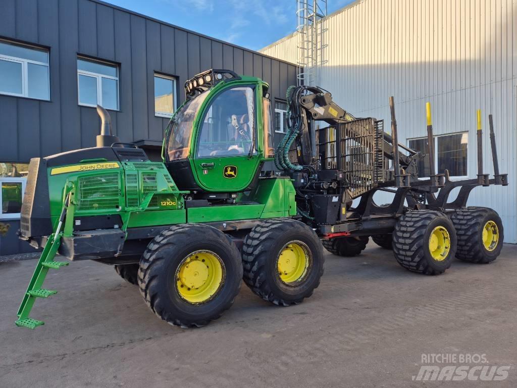 John Deere 1210 G Skotare