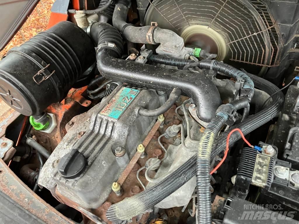 Toyota 02-8 FDF 30 Dieselmotviktstruckar