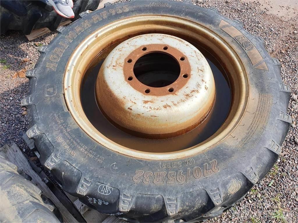 BKT 270/95R32 x2 Däck, hjul och fälgar