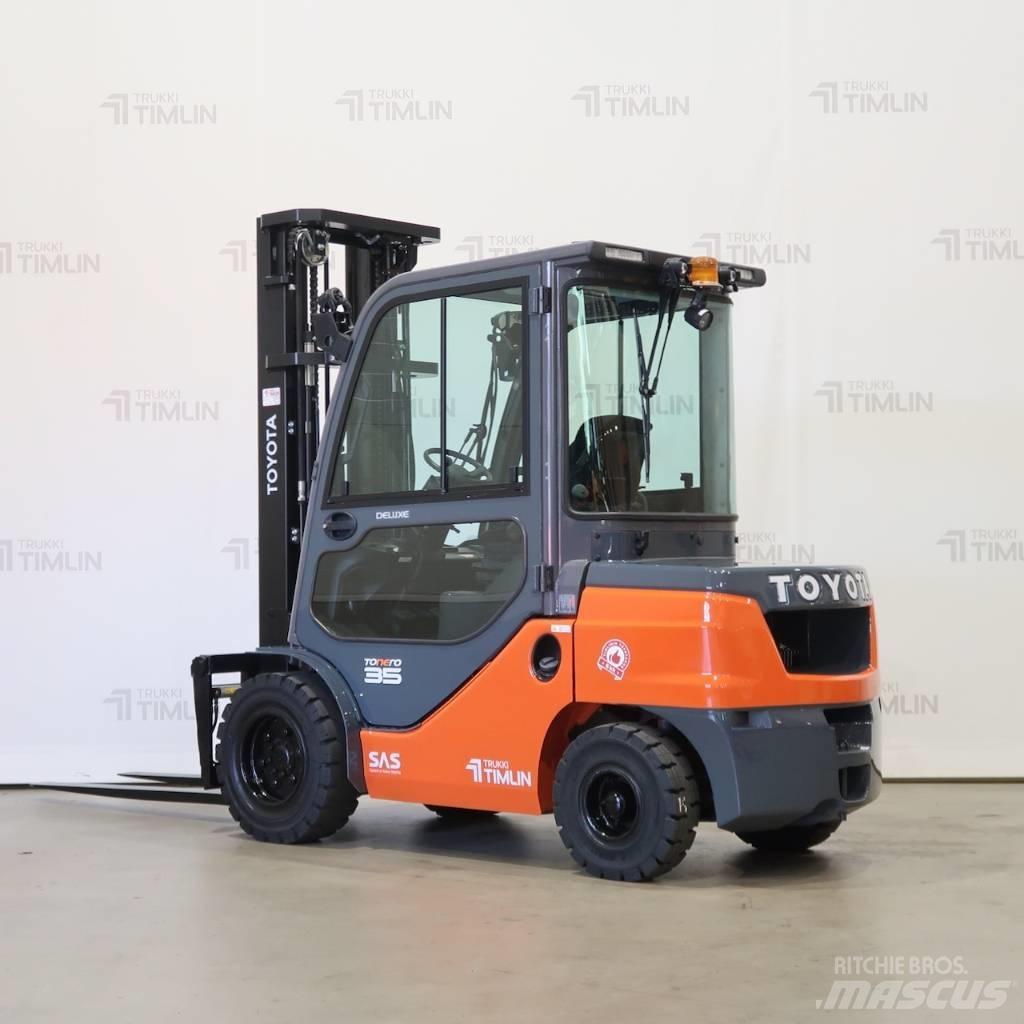 Toyota 02-8FDJF35 Dieselmotviktstruckar