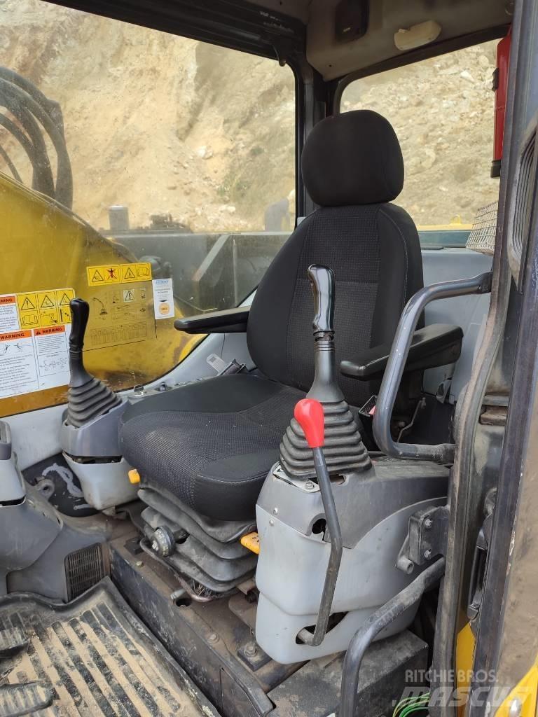 Komatsu PC 228 LC-3 Bandgrävare