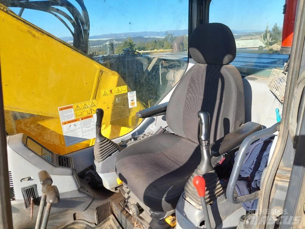 Komatsu PC 228 LC-3 Bandgrävare