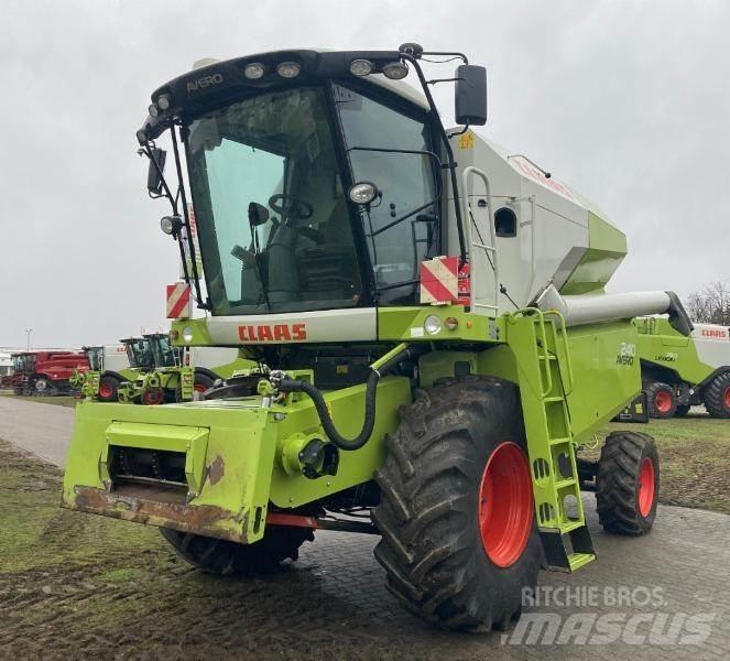 CLAAS AVERO 240 Skördetröskor