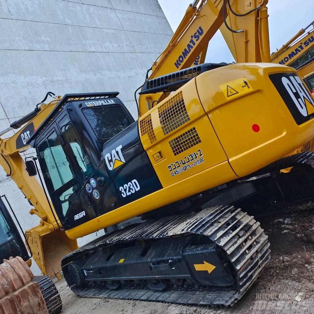 CAT 323 D Bandgrävare