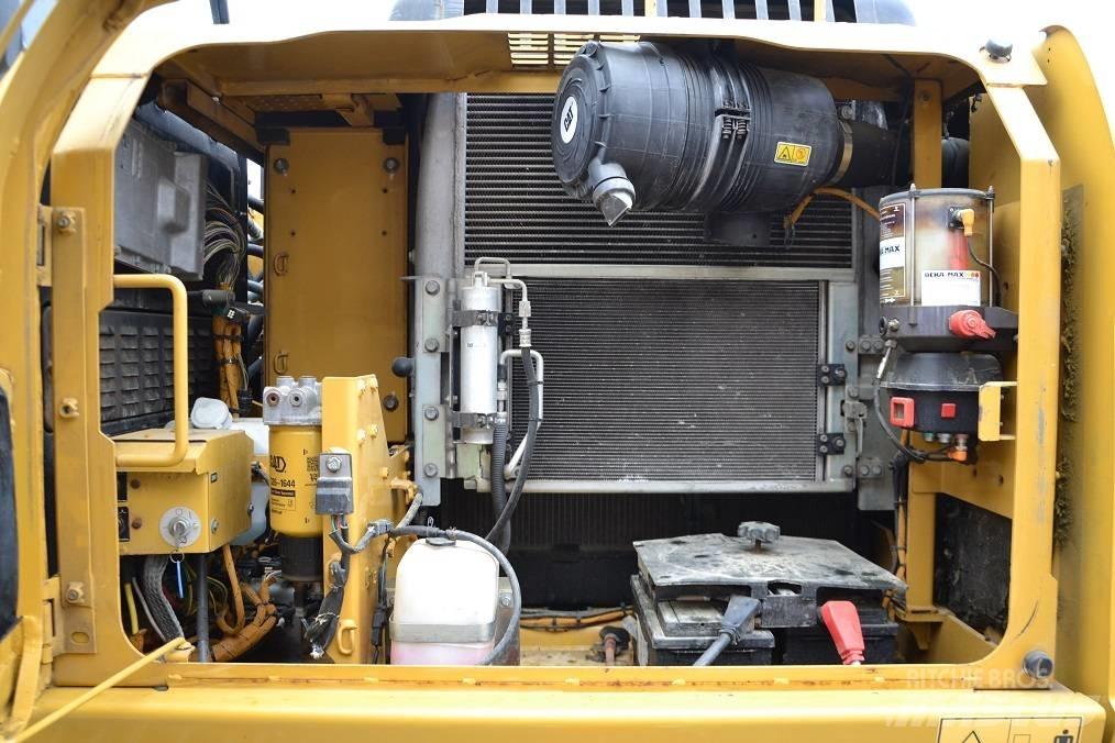 CAT 319 D L Bandgrävare