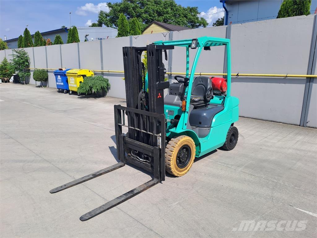 Mitsubishi FG25N Gasolmotviktstruckar