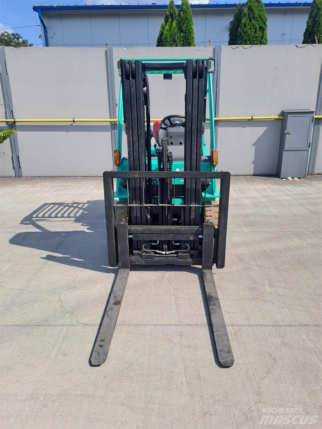 Mitsubishi FG25N Gasolmotviktstruckar