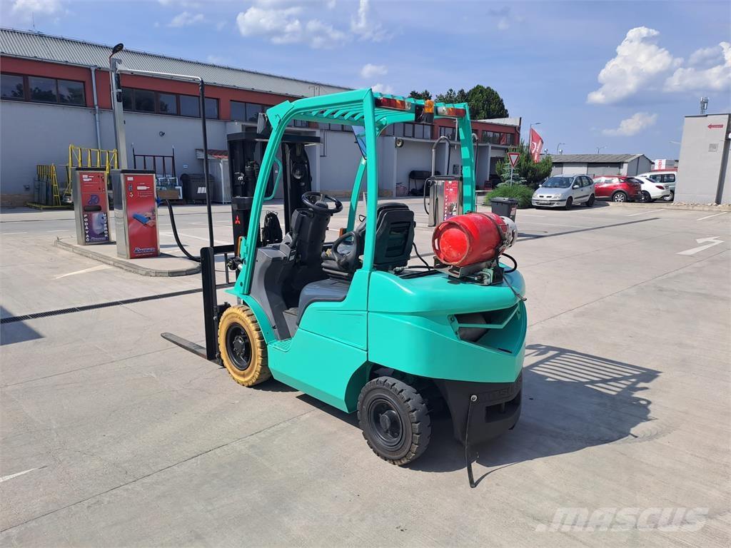 Mitsubishi FG25N Gasolmotviktstruckar