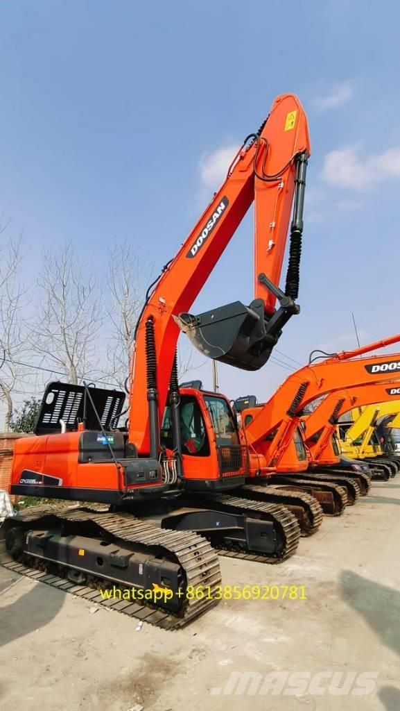 Doosan DX 225 Bandgrävare