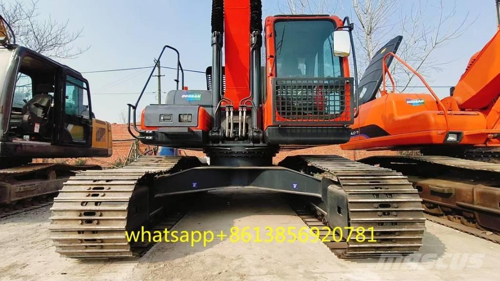 Doosan DX 225 Bandgrävare