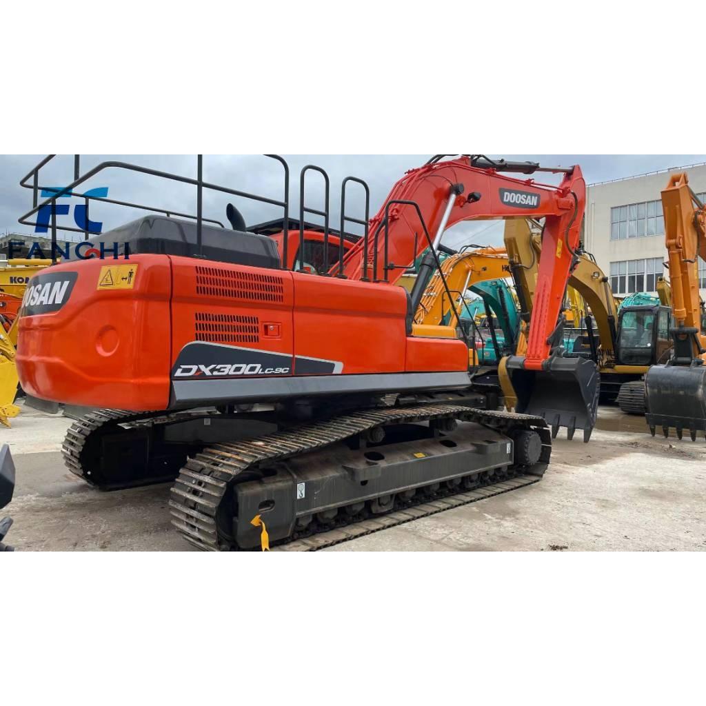 Doosan DX300 Bandgrävare