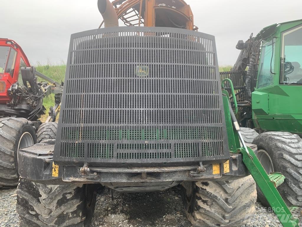 John Deere 1110 E Hytter och interiör