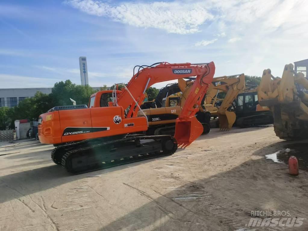 Doosan DX 225 Bandgrävare