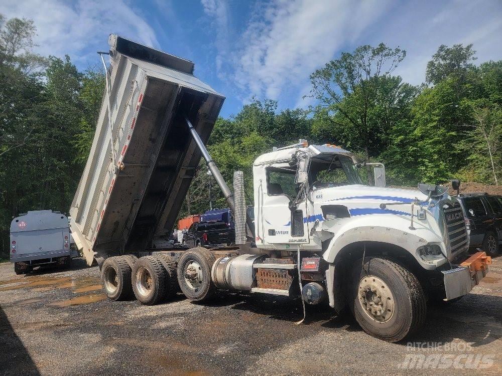 Mack 713GU Tippbilar