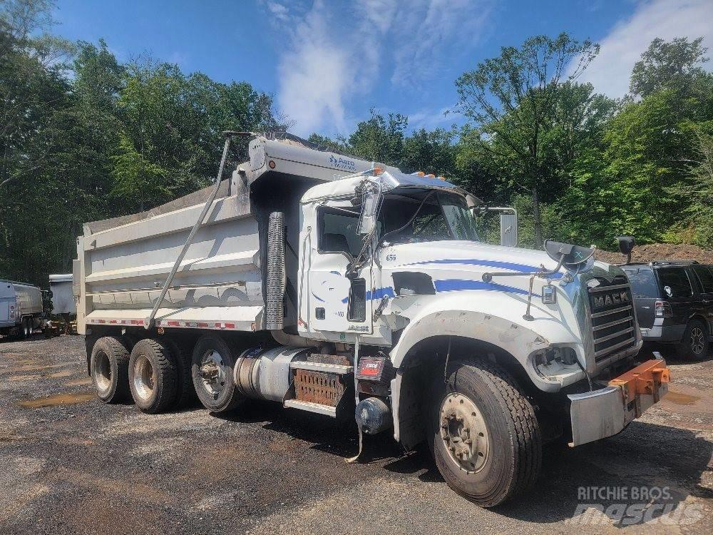 Mack 713GU Tippbilar
