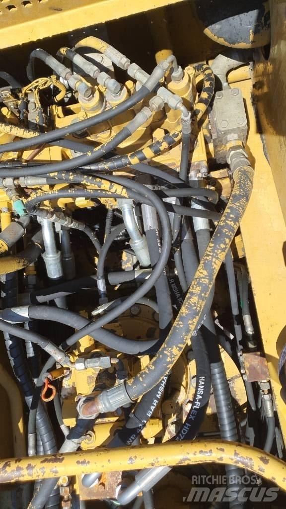 CAT 325 LN Bandgrävare