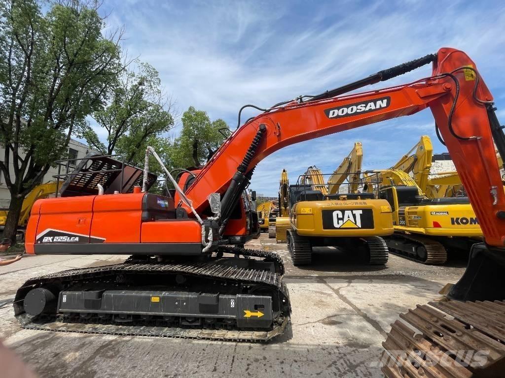 Doosan DX 225 Midigrävmaskiner 7t - 12t