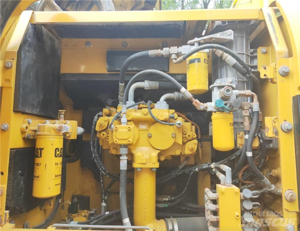 CAT 329 D Bandgrävare