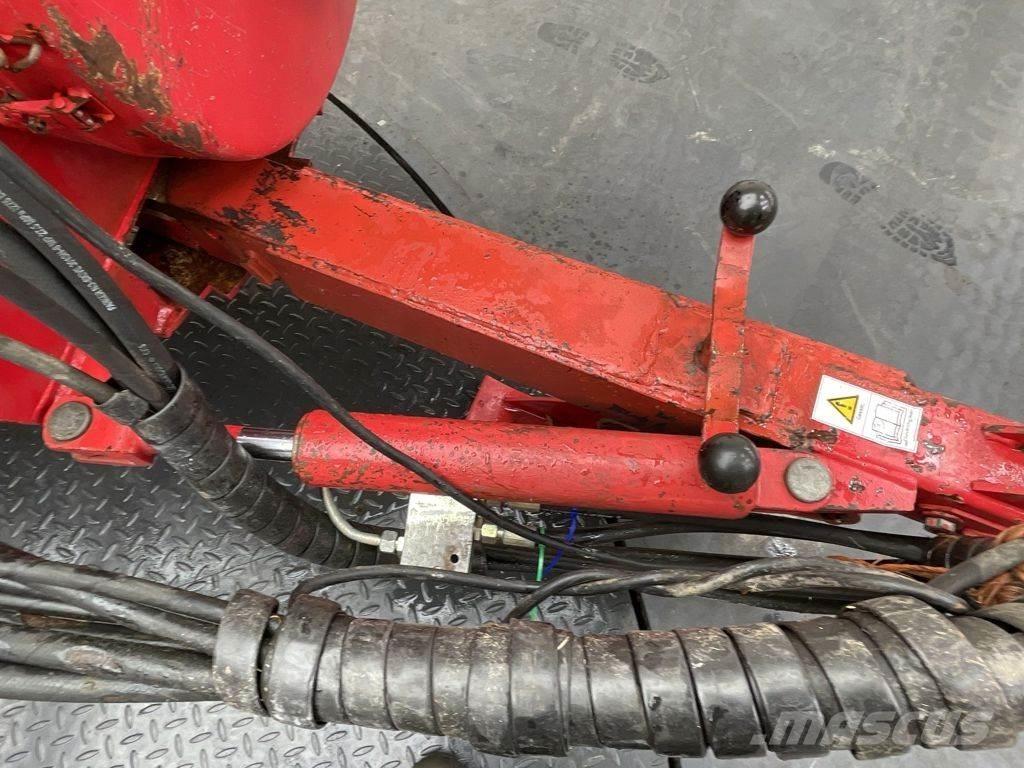 Welger AP 830 Fälthackar