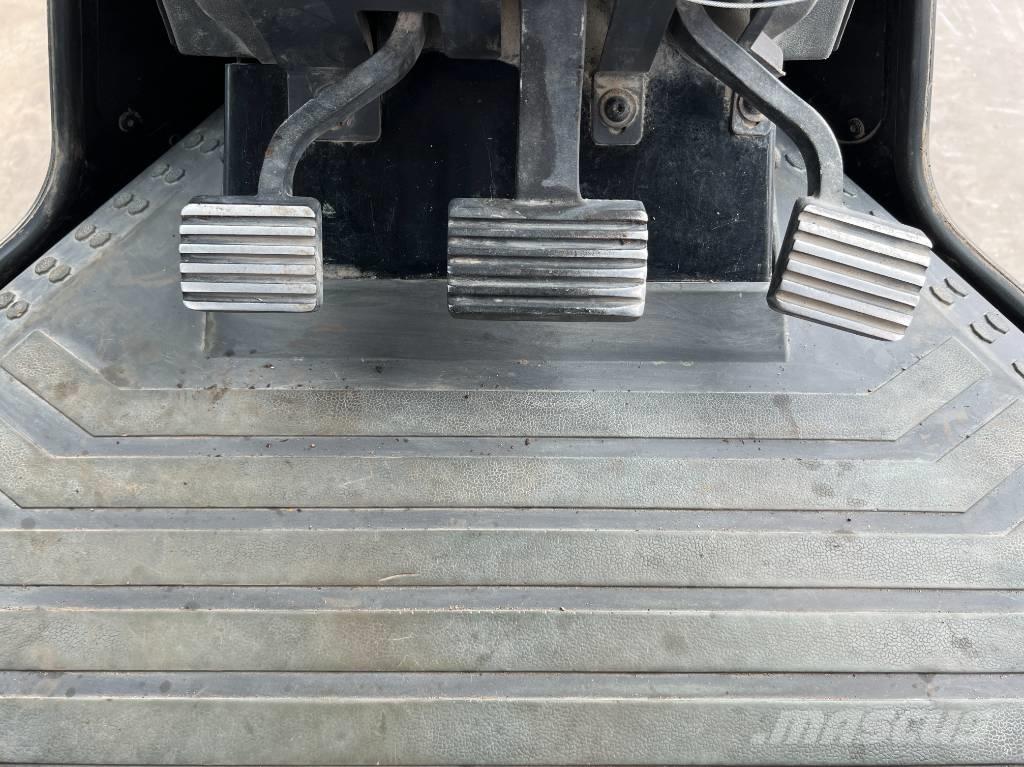 CAT 140M2 AWD Väghyvlar