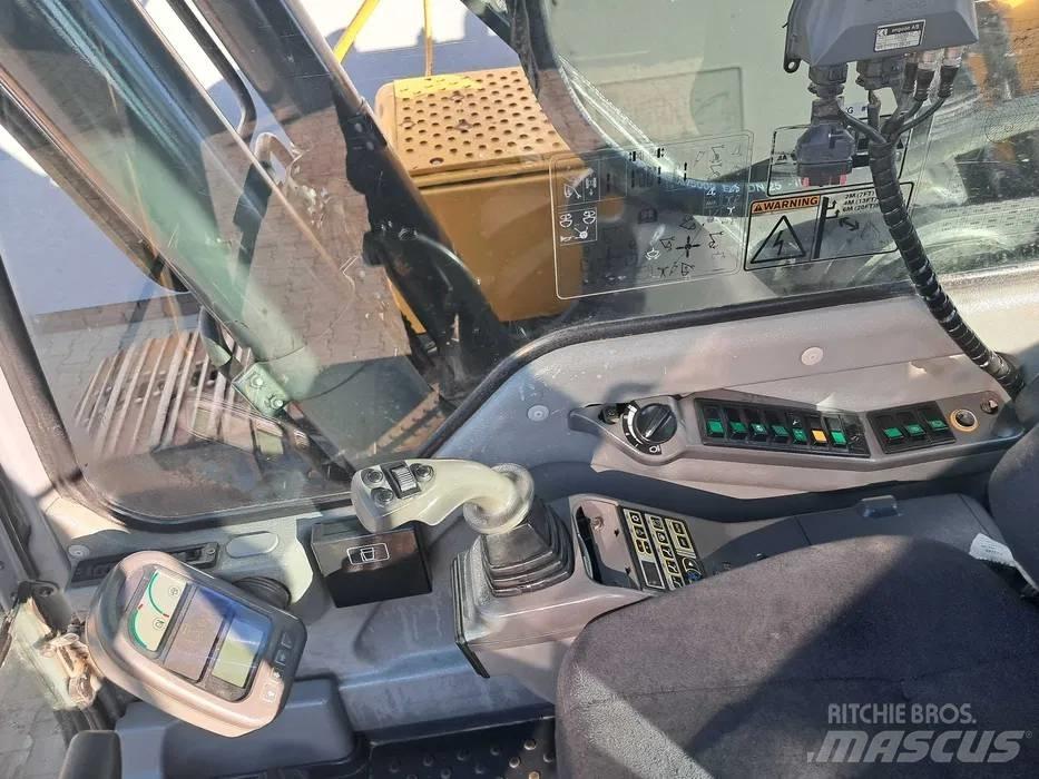 Volvo EC 240 B LC Bandgrävare