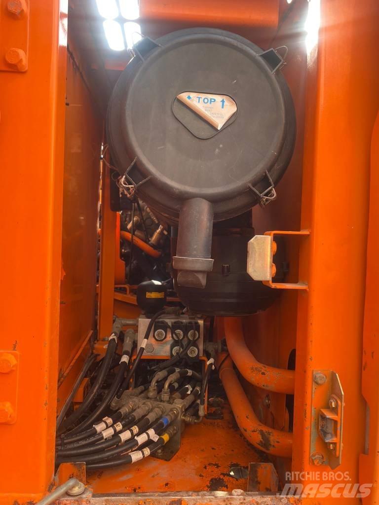 Doosan DX 180 LC Bandgrävare