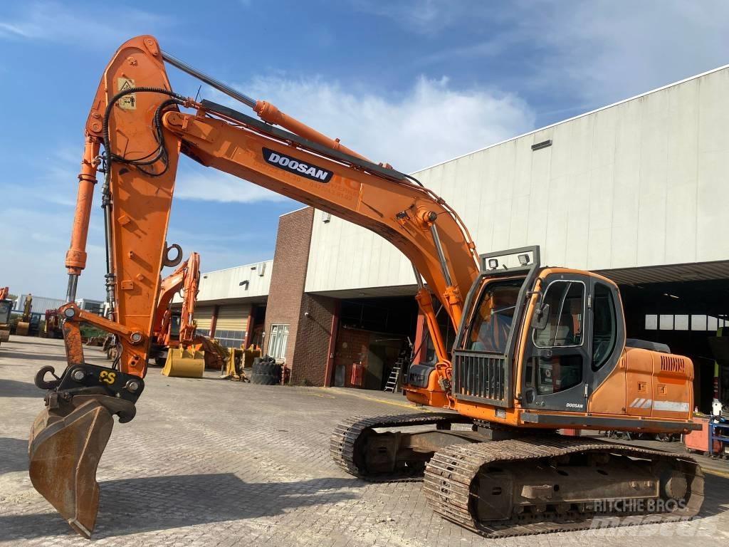 Doosan DX 180 LC Bandgrävare