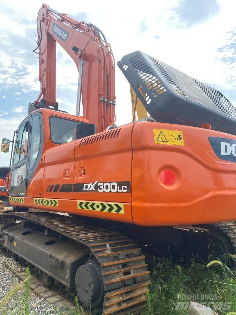 Doosan DX 300 LC Bandgrävare