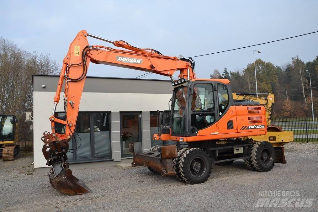 Doosan DX 140 W Hjulgrävare