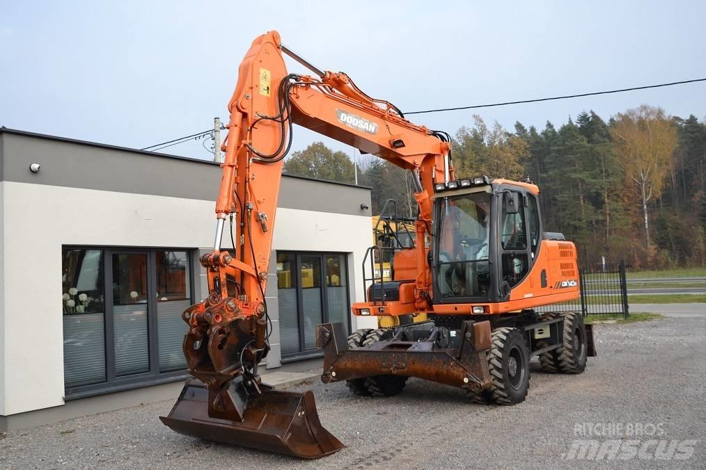 Doosan DX 140 W Hjulgrävare