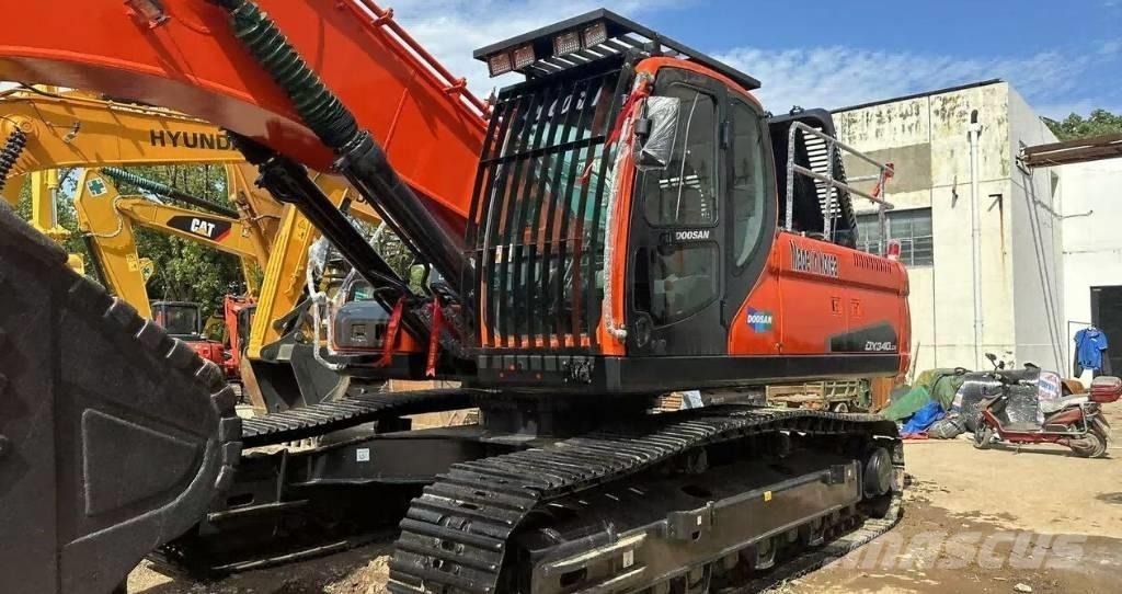 Doosan DX340 Bandgrävare