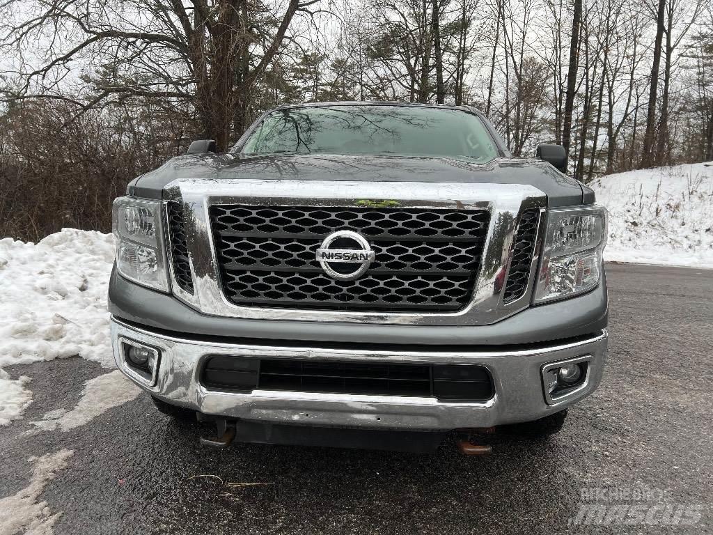 Nissan TITAN XD Flakbilar/Pickuper