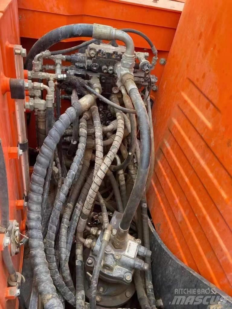 Doosan DX 75-9 Bandgrävare