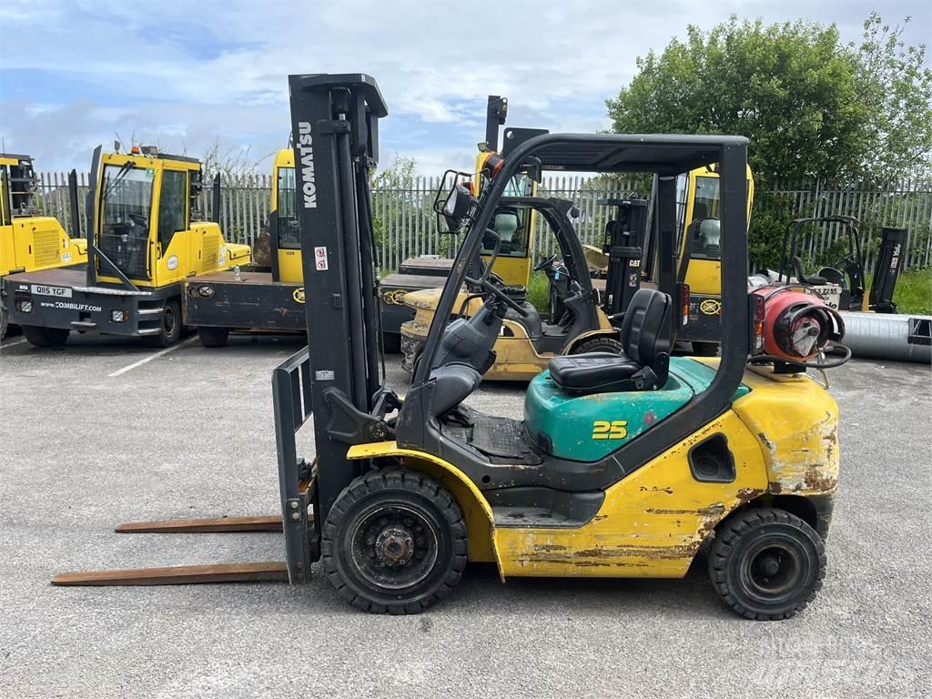 Komatsu FG25HT-16R Gasolmotviktstruckar