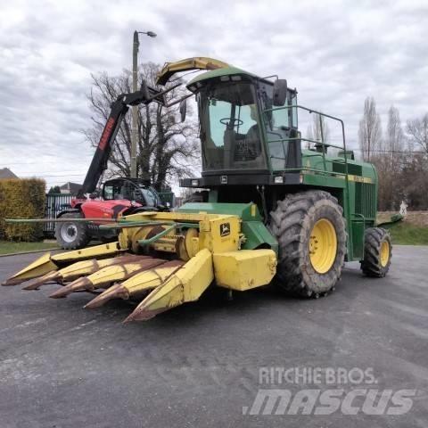 John Deere 6610 Självgående fälthackar