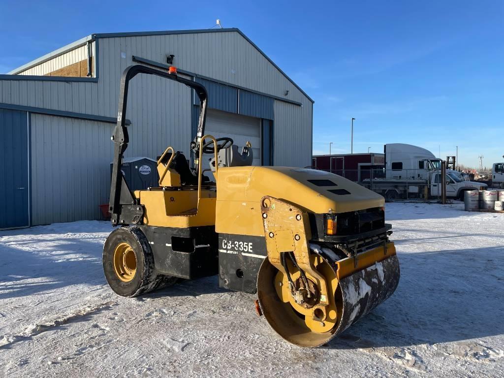 CAT CB 335 E Tvåvalsvältar