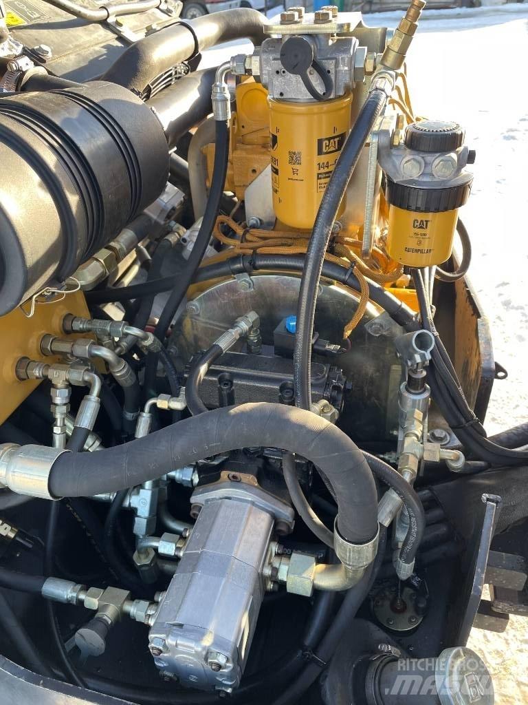 CAT CB 335 E Tvåvalsvältar