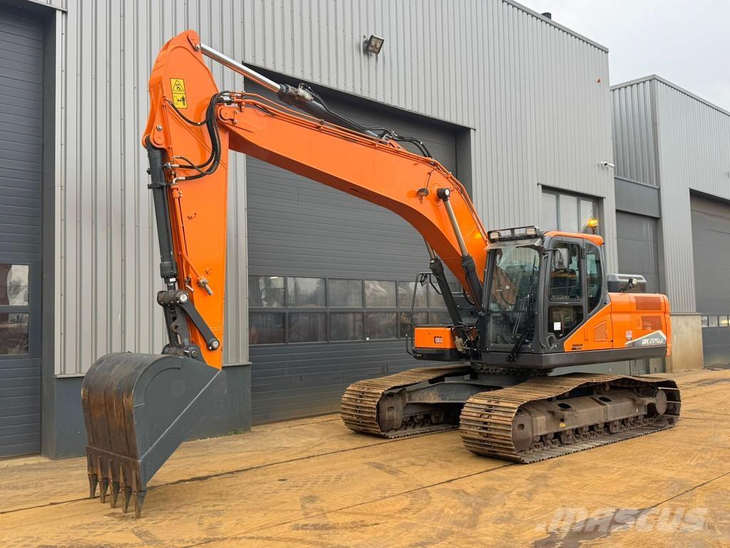 Doosan DX225LC-7 Bandgrävare