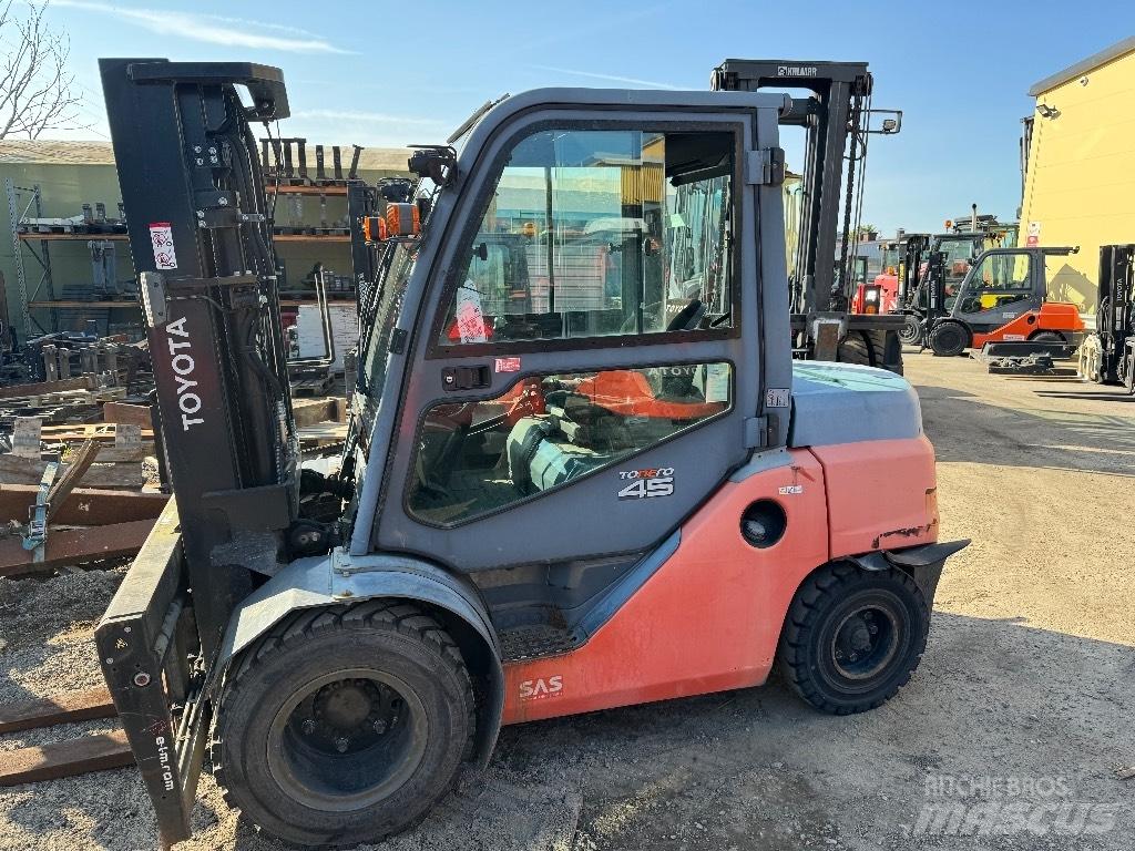 Toyota 40-8FD40N Dieselmotviktstruckar