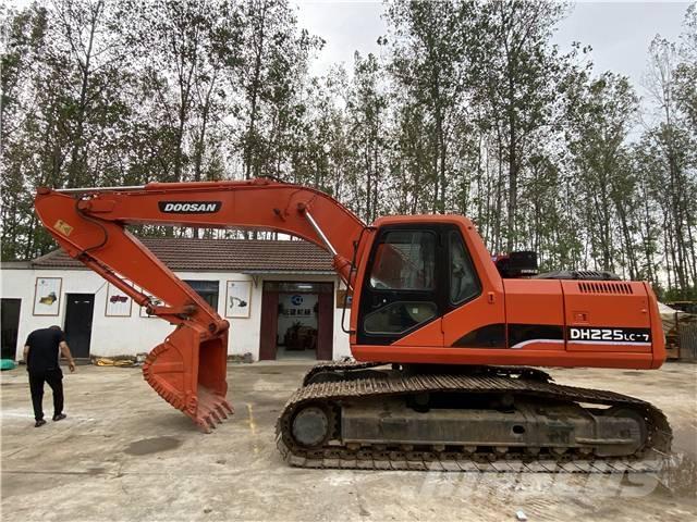 Doosan DH225 Bandgrävare