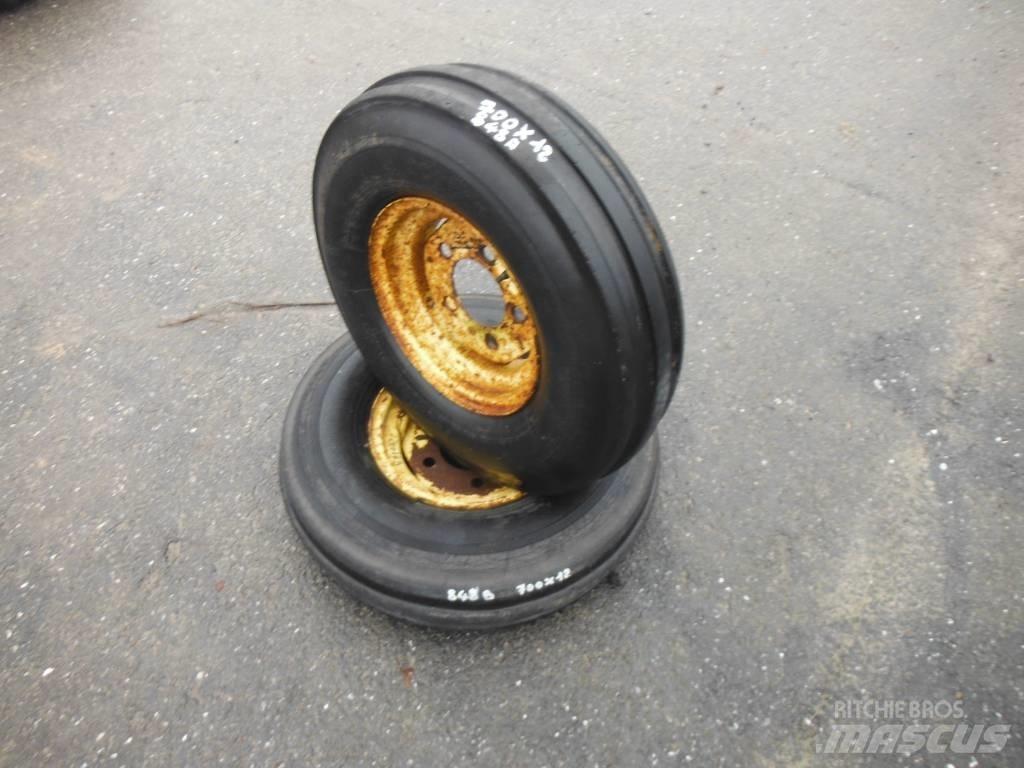 Dunlop 7.00X12 Däck, hjul och fälgar
