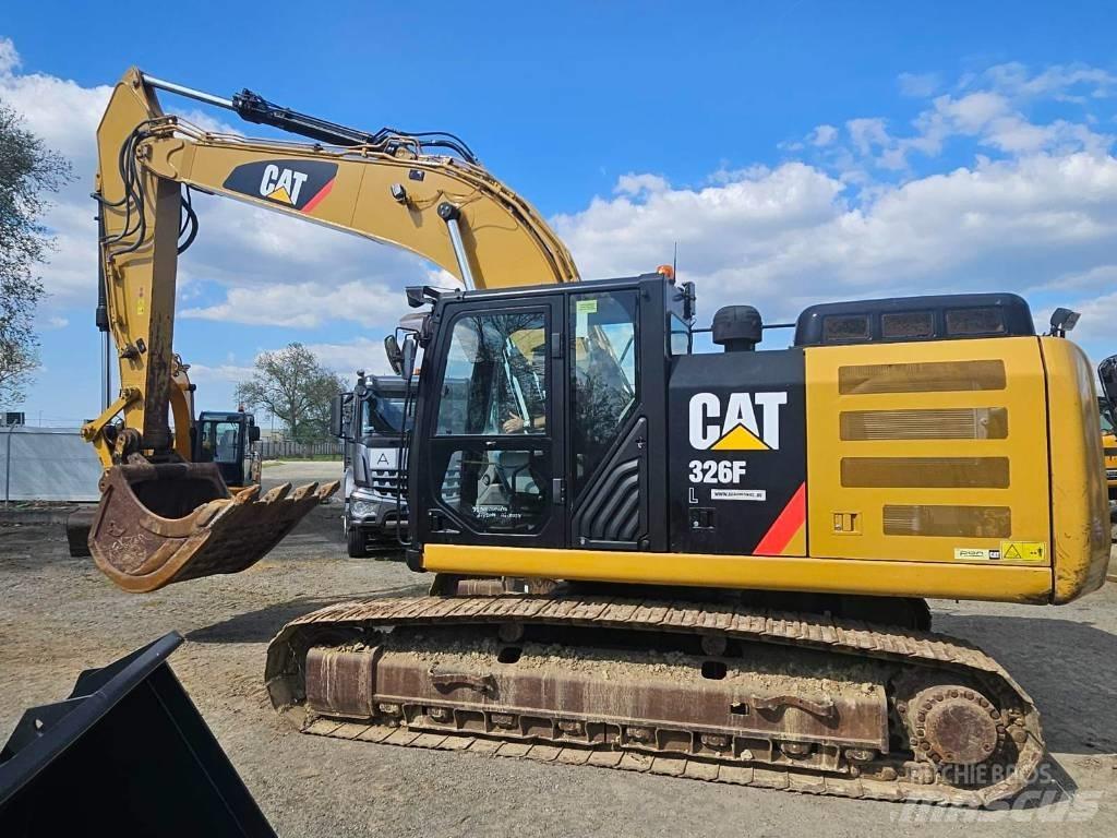 CAT 326 F L Bandgrävare