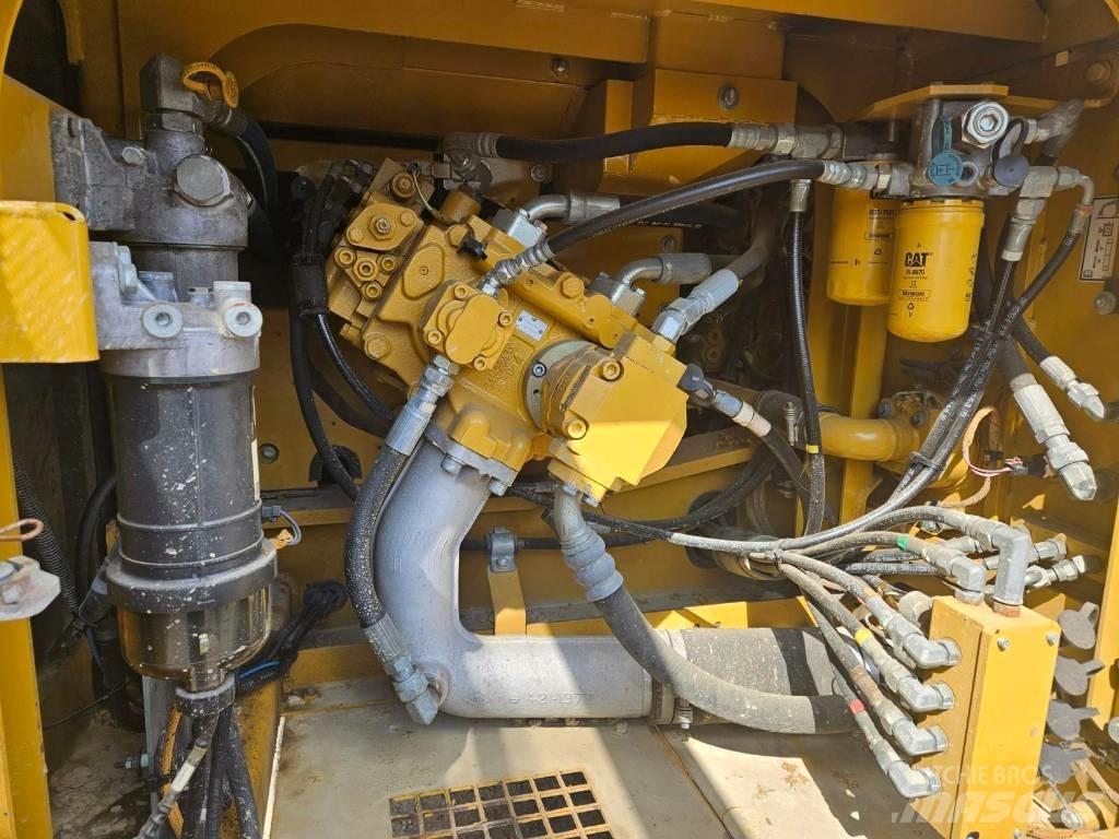 CAT 326 F L Bandgrävare