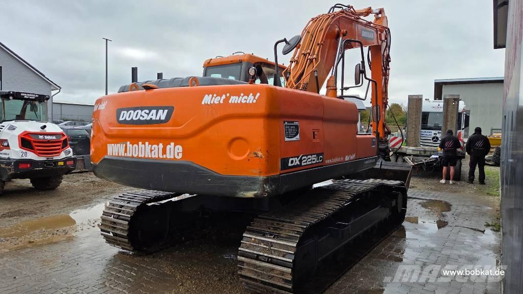 Doosan DX 225 LC Bandgrävare