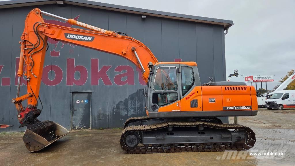 Doosan DX 225 LC Bandgrävare