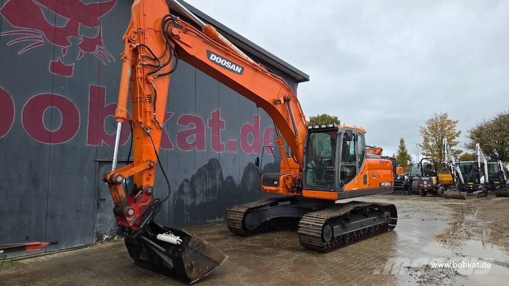 Doosan DX 225 LC Bandgrävare