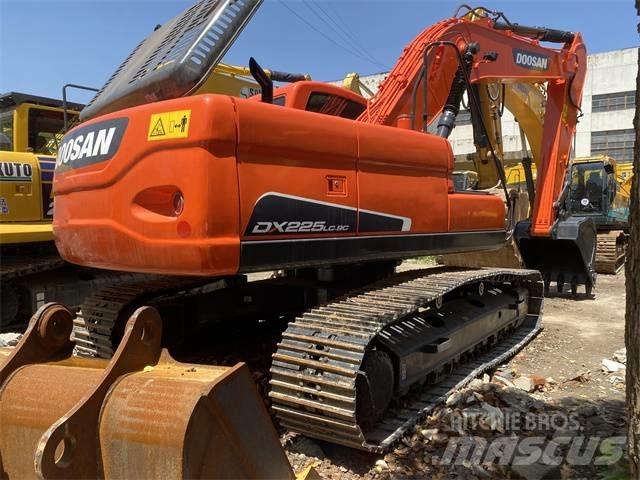 Doosan DX 225 LC Bandgrävare