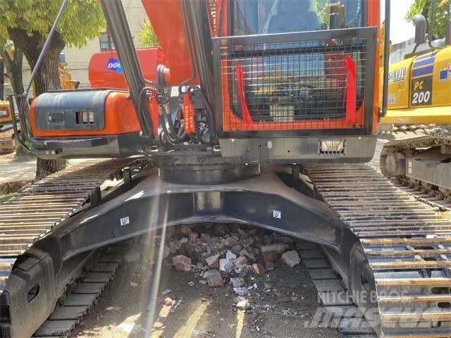 Doosan DX 225 LC Bandgrävare