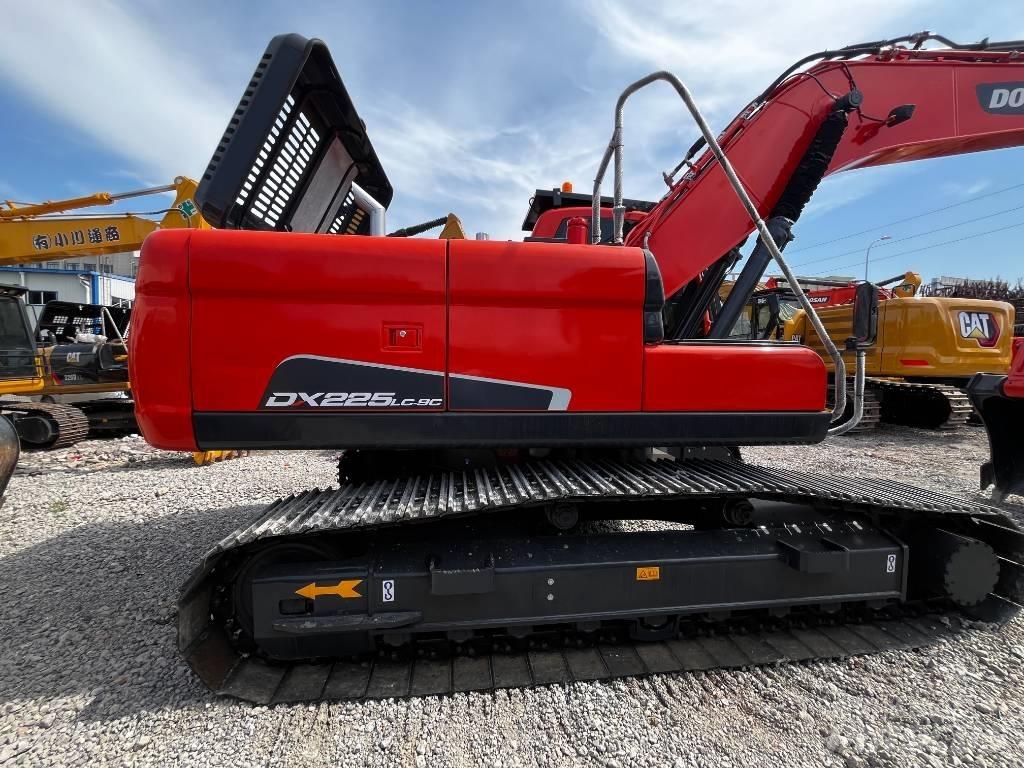 Doosan DX 225 Bandgrävare